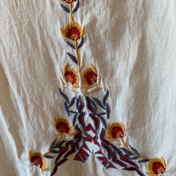 Embroidered shift dress - Picture 2 of 3